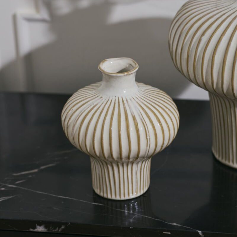 Akita Vase