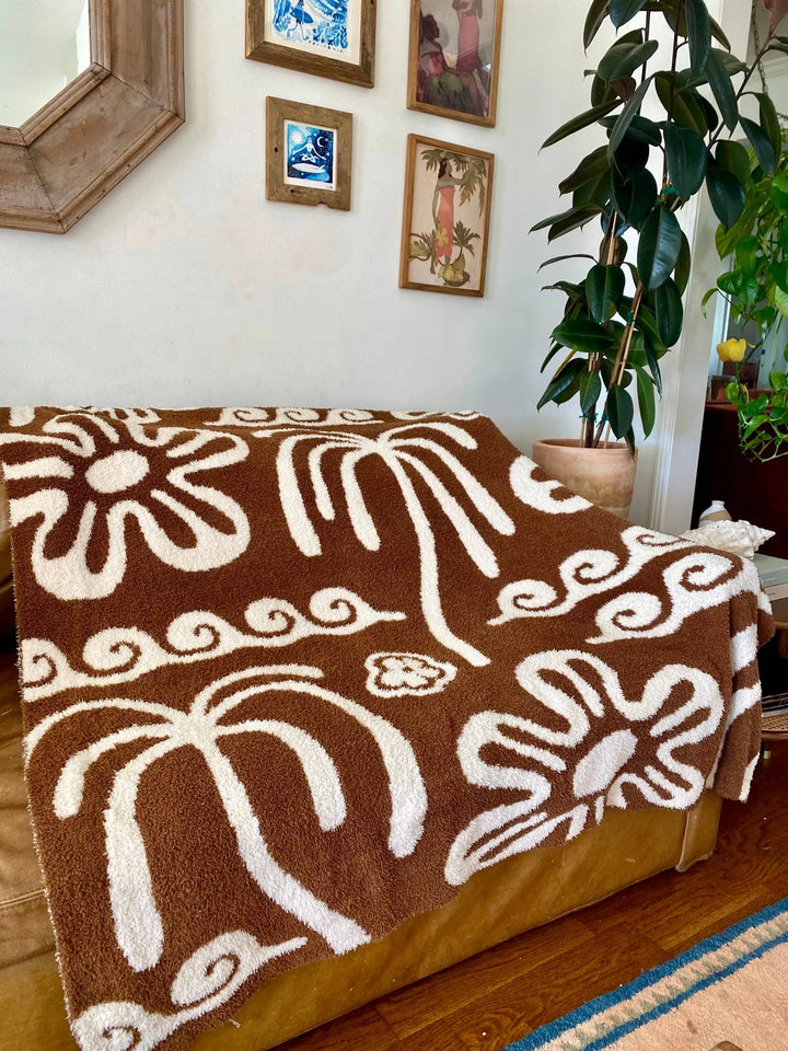 Hanalei Plush Throw - Mocha &amp; Cream