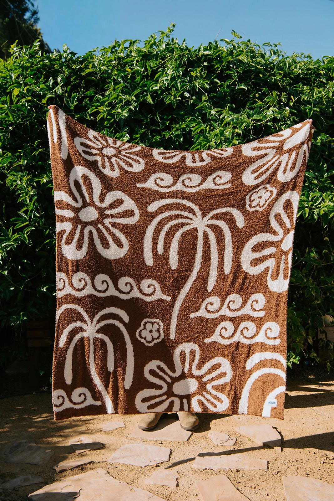 Hanalei Plush Throw - Mocha &amp; Cream